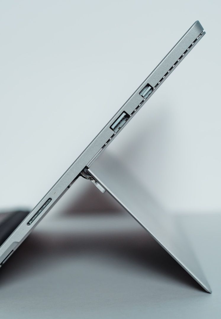 Réparation des charnières pc portable acer, charnière cassée 